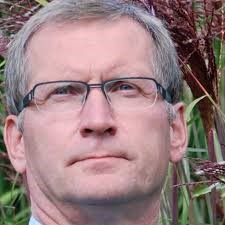 Dr Peter Lueth